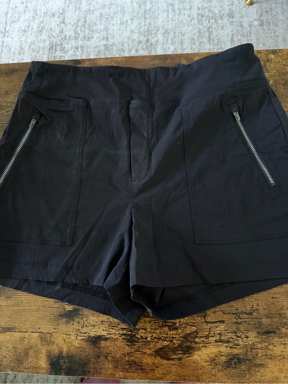 Athleta Textured Brooklyn Shorts Black Size 8 Zip Pockets